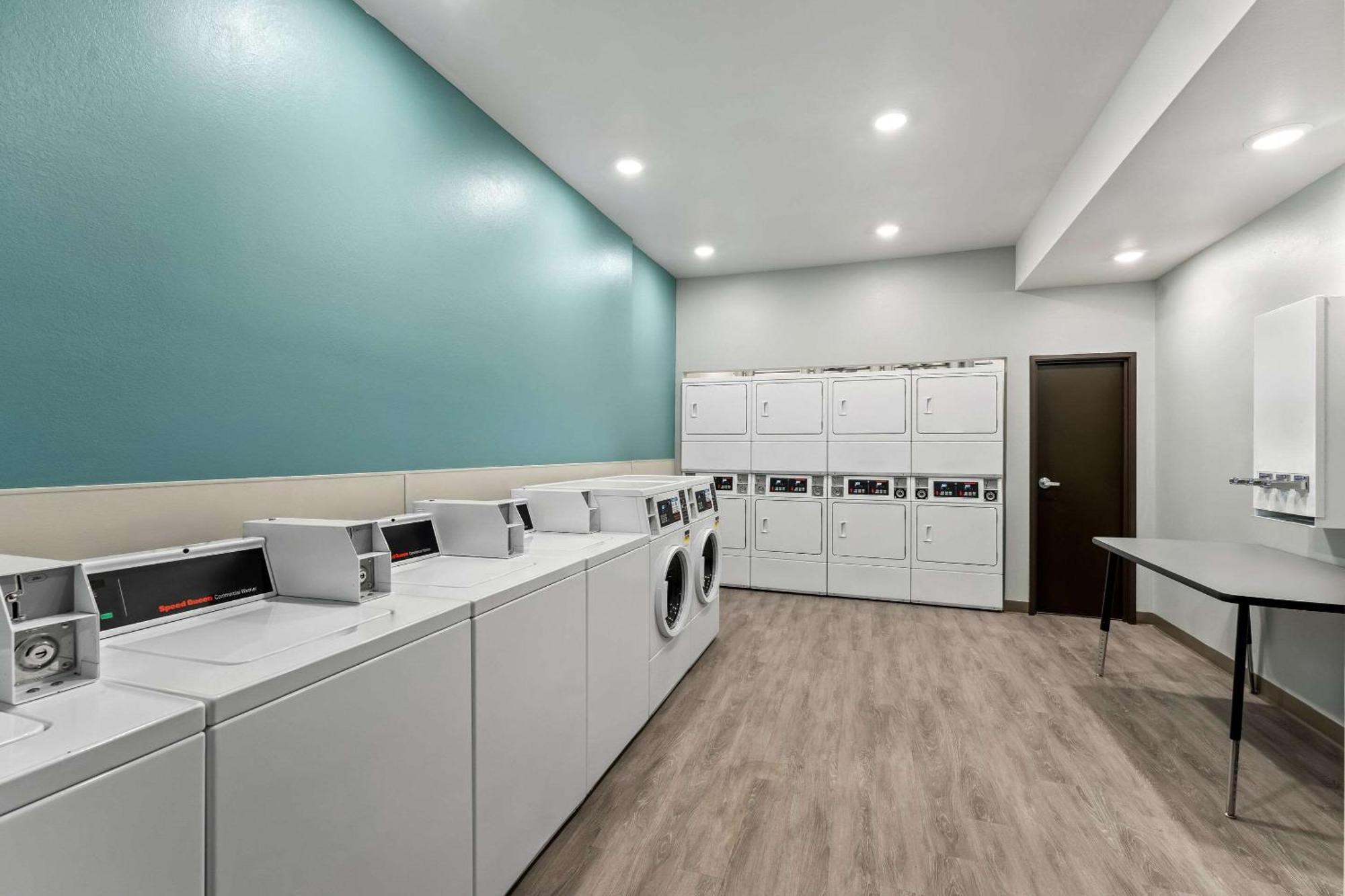 Woodspring Suites Easton Nazareth Екстериор снимка